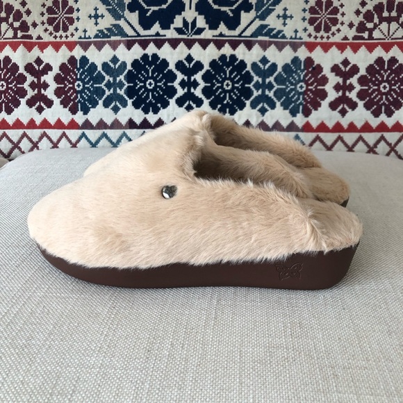 Alegria Tan Natural Furry Leisurelee Slipper - Picture 3 of 6